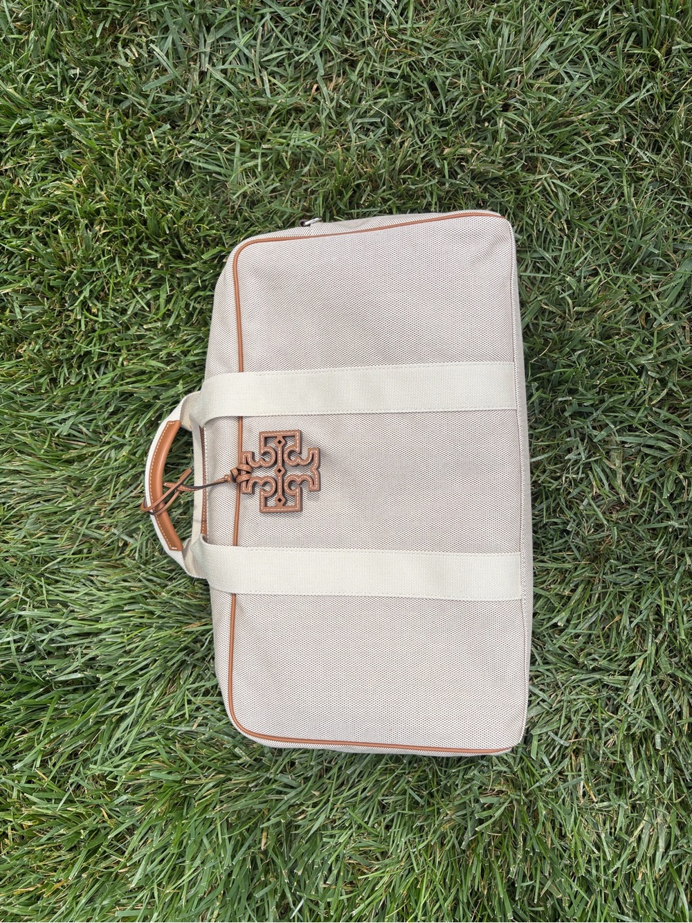 Tory Burch Canvas Pickleball Duffel in Cream with Tan Trim and Logo Charm - Picture 4 of 6